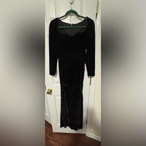 NWT MISS VEIL BLACK VELVET EVENING Gown SZ 8 With Right Front Slit Long Sleeve